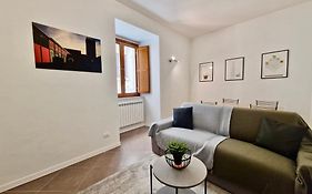 Al Centro Del Centro Apartment By Tramonti